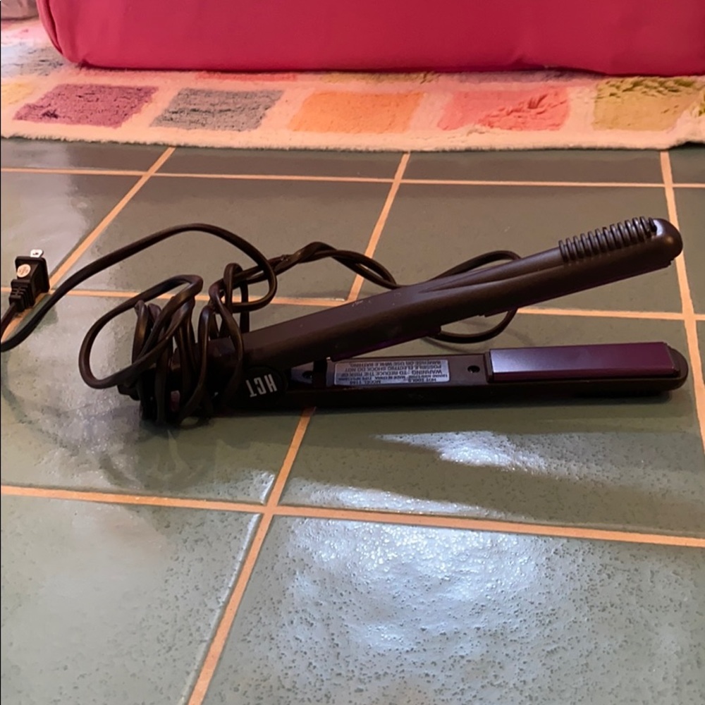 HOT TOOLS HAIR STRAIGHTENER